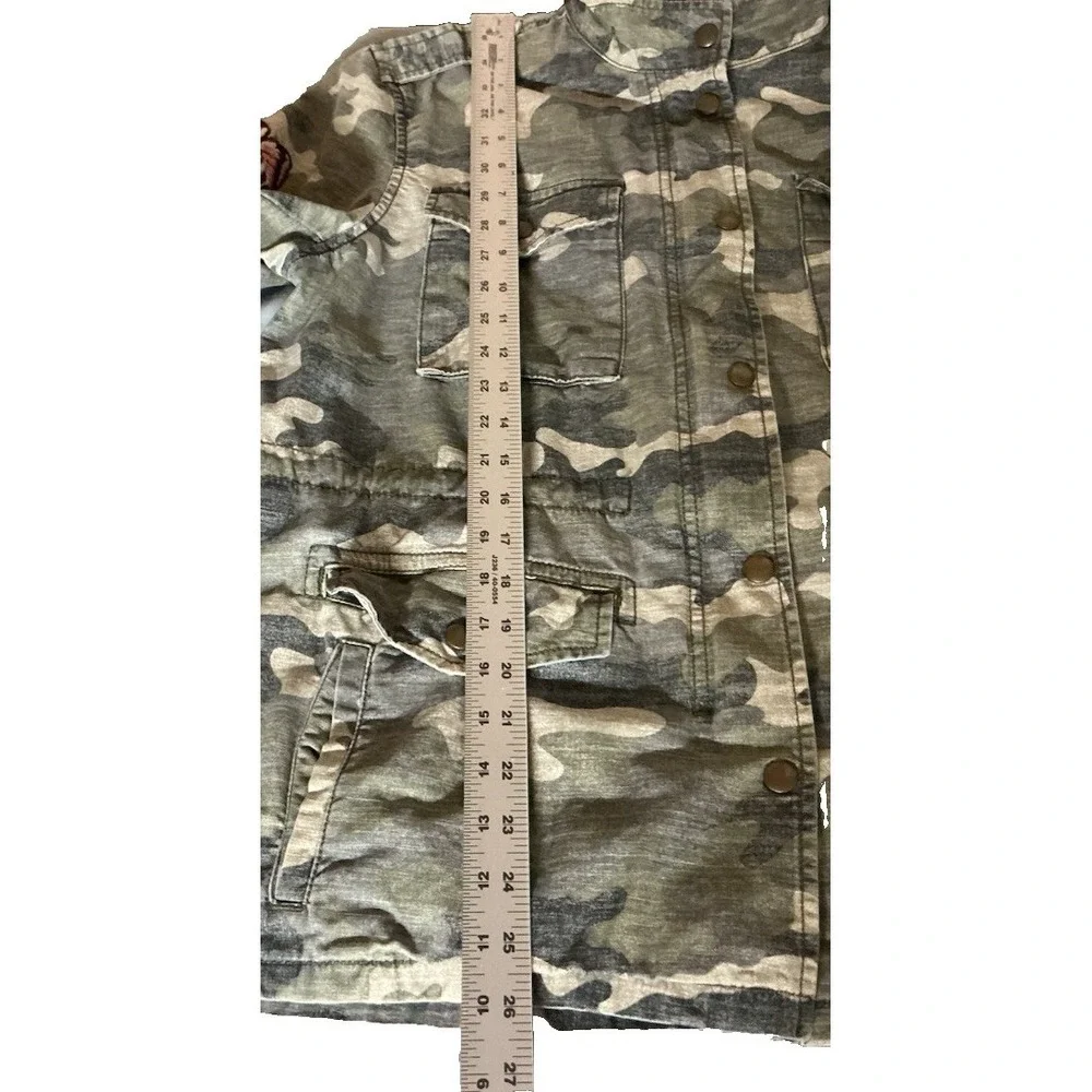 Gap Camo Utility Jacket Women's Olive Butterfly Embroidered Pockets Cinch Medium - Picture 6 of 6